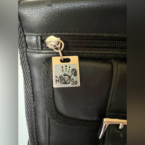 Mudd Y2K black crossbody lots of pockets and zippers, clean EUC - Picture 2 of 10